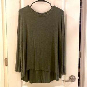 Only worn once it says small but it’s suppose to be loose fitted so it fits big